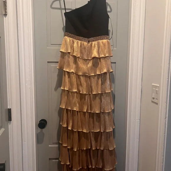 ⭐️🎉Host Pick🎉⭐️Mac Douglas Ieena Mixed-Media Tiered A-Line Gown Size 8 NWOT - Picture 3 of 8